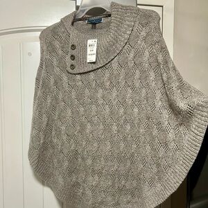 🎁Chico's Taupe Knit 🎁Gift ready Poncho with Button Accents